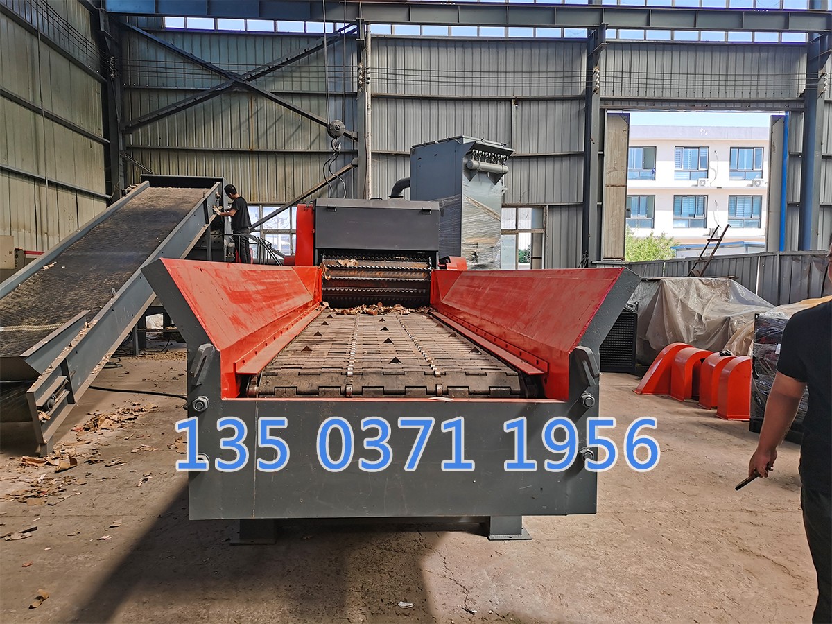 帶釘子的木材粉碎機