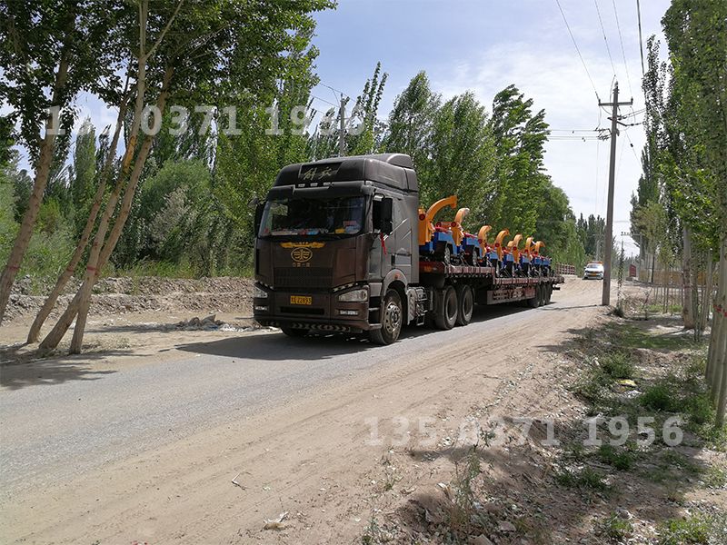大型粉碎樹(shù)枝機(jī)器